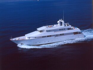 M/Y Alphamarine 126